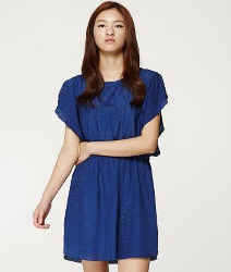Váy kẻ chấm bi xanh