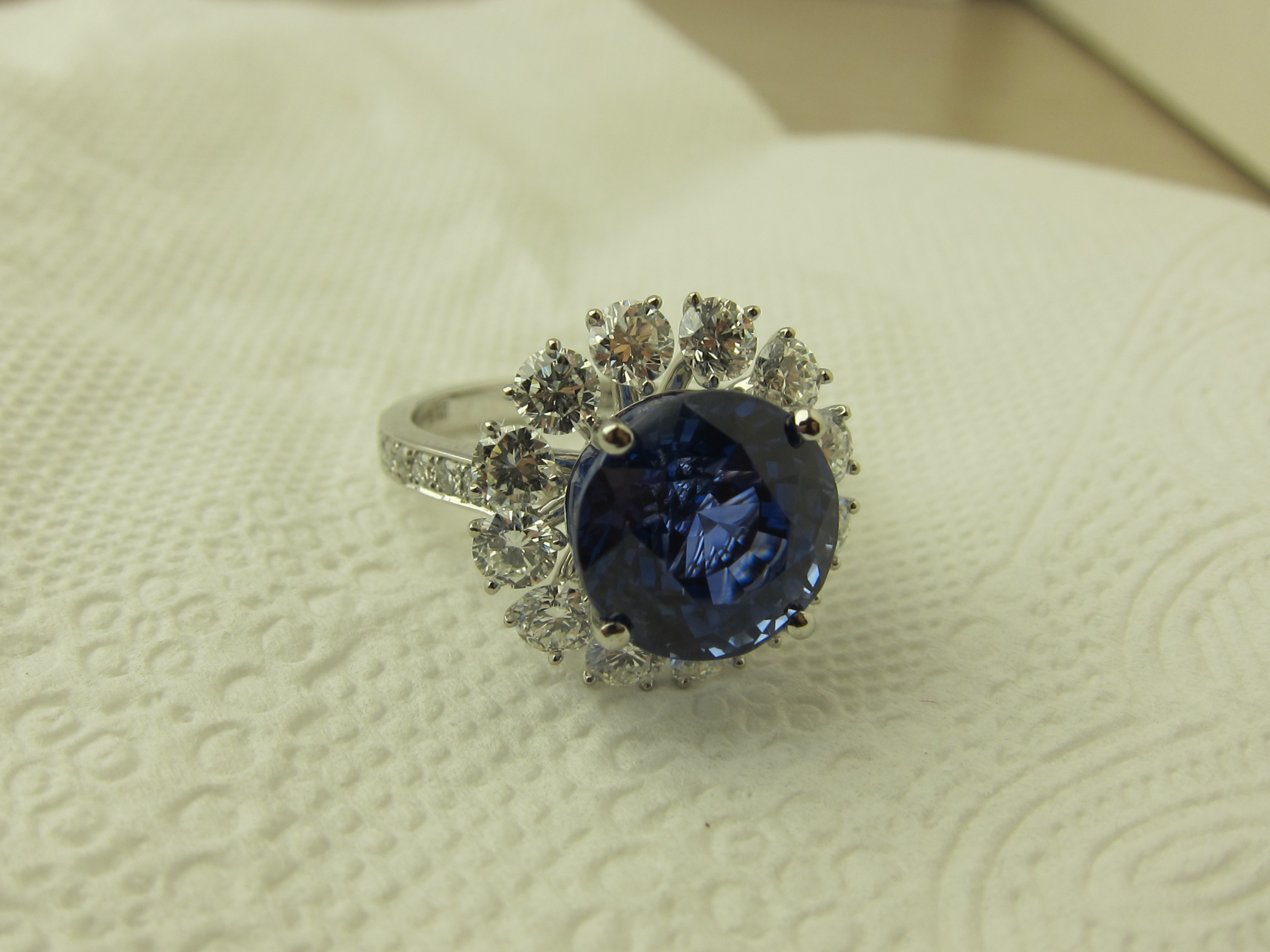 Nhẫn nữ gắn sapphire, kim cương (NN01)