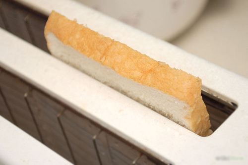 Cách ăn bánh mì một cách đơn giản mà ngon - 2