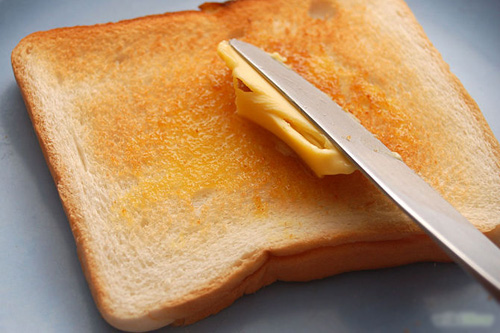 Cách ăn bánh mì một cách đơn giản mà ngon - 4